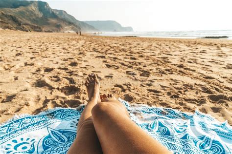 fotos de piernas en la playa|Imágenes libres de regalías de Piernas de mujer en la playa.